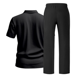 Macrodetail van de ademende zwarte linnen textuur op het herenset van shirt en lange broek