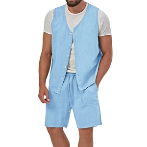 Completo estivo da uomo in lino con gilet azzurro e pantaloncini con coulisse