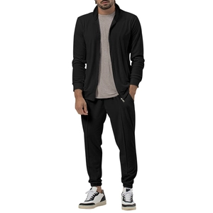 Minimalistischer Herren Trainingsanzug in Schwarz mit Reißverschlussjacke und Jogginghose