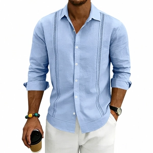 Chemise décontractée en lin bleu clair pour homme avec plis verticaux et boutonnage