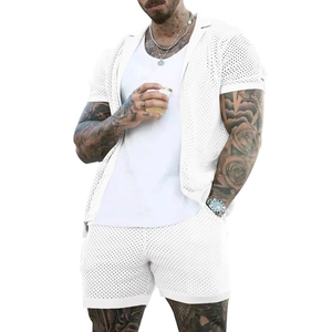 Zomerse witte mesh set voor heren met shirt met korte mouwen en bijpassende short