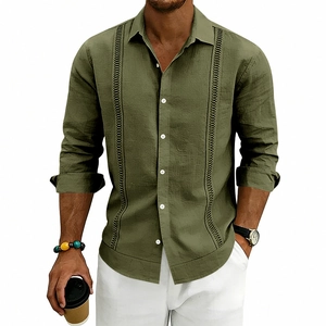 Chemise décontractée pour homme en lin vert olive avec détails brodés verticaux