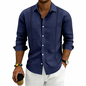 Chemise décontractée pour homme en lin bleu marine avec garniture en maille ajourée