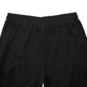 Détail de la taille élastique d'un pantalon de sport noir pour homme avec coutures nettes