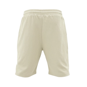 Dettaglio dei pantaloncini beige in maglia a nido d'ape con vita elasticizzata