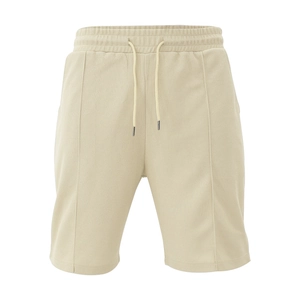 Dettagli dei pantaloncini in tessuto a nido d'ape con vita elastica e punte in metallo