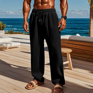 Detalle de pantalones negros de pana para hombre con tela texturizada y cordón ajustable