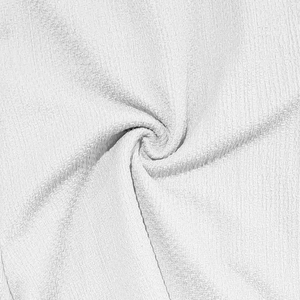 Detailaufnahme von weißem, gewelltem Schnelltrocknungsgewebe zeigt Materialstruktur
