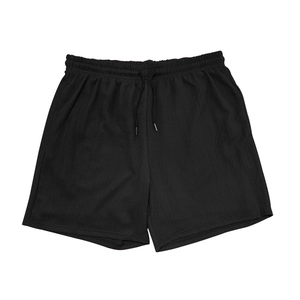 Detail der Herren-Sporthose mit elastischem Bund und atmungsaktivem Mesh-Gewebe-Muster