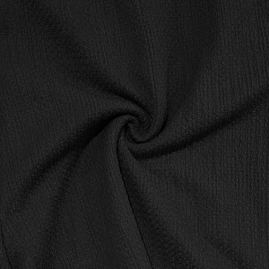 Nahaufnahme von schwarzem, schnelltrocknendem Funktionsstoff mit feiner Materialstruktur