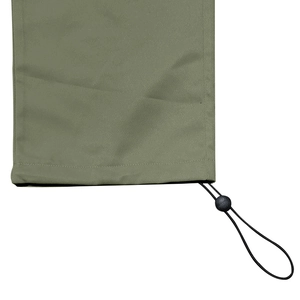 Détail du bas de pantalon cargo avec cordon de serrage élastique et stoppeur réglable