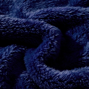 Nahaufnahme der dicken, marineblauen doppelseitigen Fleece-Stoffstruktur für Hoodies