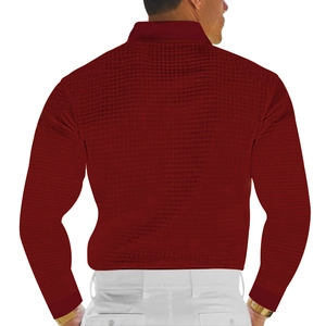 Rückansicht des weinroten Langarm-Poloshirts für Herren mit Waffelstrick und Slim-Fit