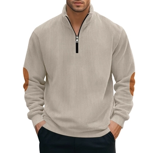 Herren Langarmshirt aus hellgrauem Cord mit Reißverschluss und braunen Ellbogen-Patches