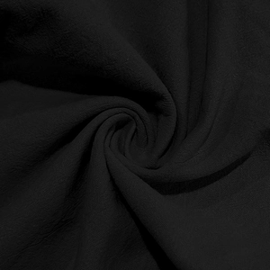 Nahaufnahme von schwarzem Leinen-Baumwoll-Stoff mit feiner Twill-Struktur und weichem Fall