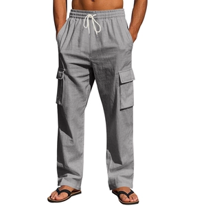 Détail du pantalon en lin gris pour homme avec taille élastique et poches cargo