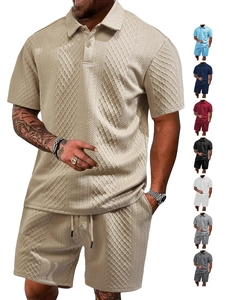 Vista detallada de la textura de punto 3D en diamantes del conjunto de polo y pantalón corto