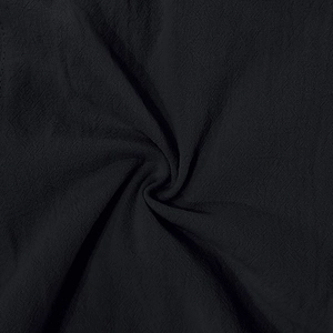 Vue détaillée du tissu en lin noir respirant avec texture naturelle et plis légers