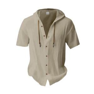 Detail van kaki katoenen herenshirt met korte mouwen, capuchon en knoopsluiting