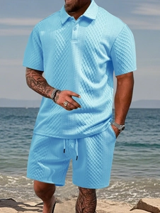 Conjunto de polo y pantalón corto azul cielo para hombre en punto gofrado playa