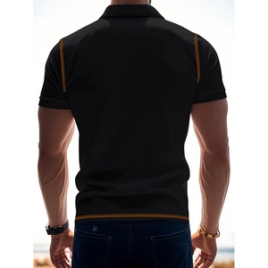 Detail eines schwarzen Herren-Poloshirts mit markanten orangen Kontrastnähten am Saum