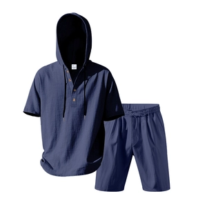 Dettagli completo in lino blu scuro con felpa a maniche corte e pantaloncini con cordino