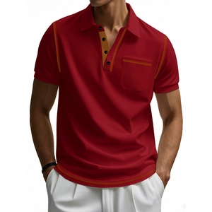Lässiges rotes Kurzarm-Poloshirt für Herren mit gelben Kontrastnähten als Detail