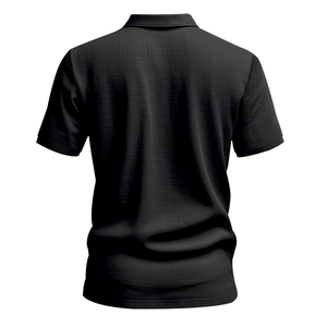 Détail arrière d'un polo noir en lin pour homme avec texture respirante en maille gaufrée