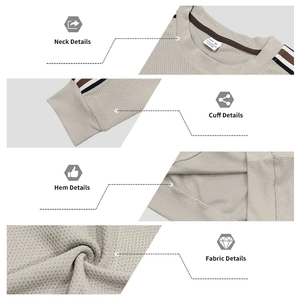 Dettaglio del tessuto beige a nido d'ape con polsini a righe ed etichetta del materiale