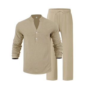 Dettaglio del set in lino kaki con vita elastica a coulisse e trama del tessuto