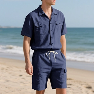 Details des dunkelblauen Leinen-Sommersets mit Hemd und Shorts mit Kordelzug