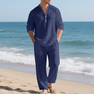 Dettaglio della trama in misto lino blu navy sul set da spiaggia da uomo a maniche lunghe