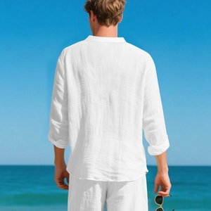 Herren Leinenhemd in Weiß mit Stehkragen und Strand-Resort-Rückansicht für den Urlaub