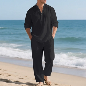 Dettaglio completo casual da uomo in lino nero con camicia a maniche lunghe e pantaloni
