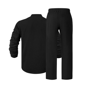 Dettaglio del set casual in lino nero con elastico in vita e trama del tessuto visibile