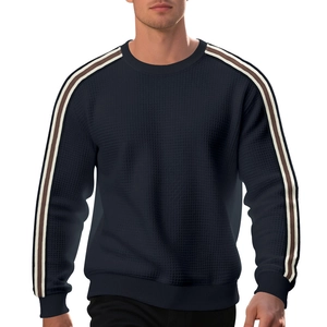 Ανδρική μπλούζα navy blue με ύφανση βάφλα και ρίγες στα μανίκια