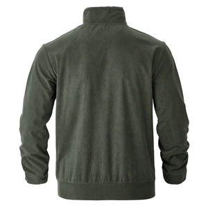 Detailansicht der Rückseite einer dunkelgrünen Herren-Cordjacke mit Rippbündchen und Saum