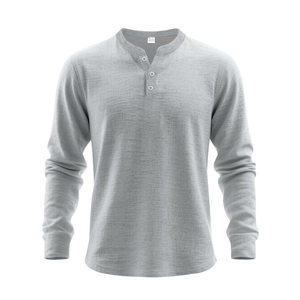 Détail du t-shirt Henley gris clair montrant la texture gaufrée et la patte à trois boutons