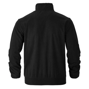 Nahaufnahme der schwarzen Cordjacke mit Textur und elastischen Rippbündchen am Ärmel