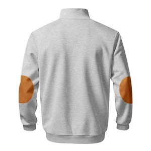 Achteraanzicht van een heren fleece sweatshirt met contrasterende oranje elleboogstukken
