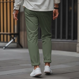 Pantalon décontracté olive coupe ajustée pour hommes avec détails d'ourlet revers