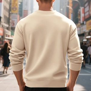 Rückansicht cremefarbenes Sweatshirt mit Rundhalsausschnitt und lockerer Passform