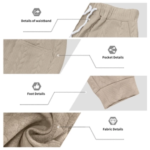 Detailweergave van beige herenjoggingbroek met trekkoord in de taille en wafelgebreide stof