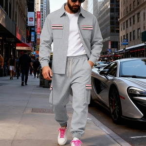 Survêtement homme gris doublé polaire avec détails de poches cargo rayées pour l'hiver