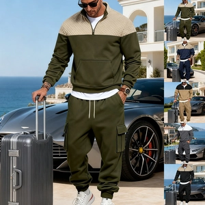 Ensemble de survêtement homme bicolore avec veste matelassée et pantalon cargo