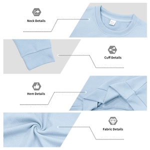 Detailansicht hellblaues Sweatshirt mit Rundhalsausschnitt, Bündchen, Saum und Strukturstoff