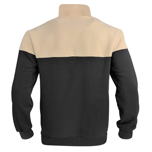Vista posteriore di giacca bicolore con trapuntatura a rombi su spalle e colletto beige