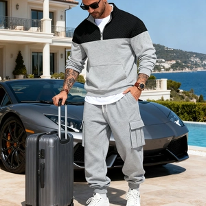 Ensemble de sport pour hommes avec pantalon cargo gris et sweat-shirt matelassé à demi-zip