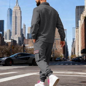 Survêtement cargo gris pour homme avec poches à bandes latérales et style urbain