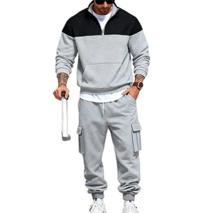 Survêtement deux pièces pour homme avec sweat à col montant contrasté et pantalon cargo
